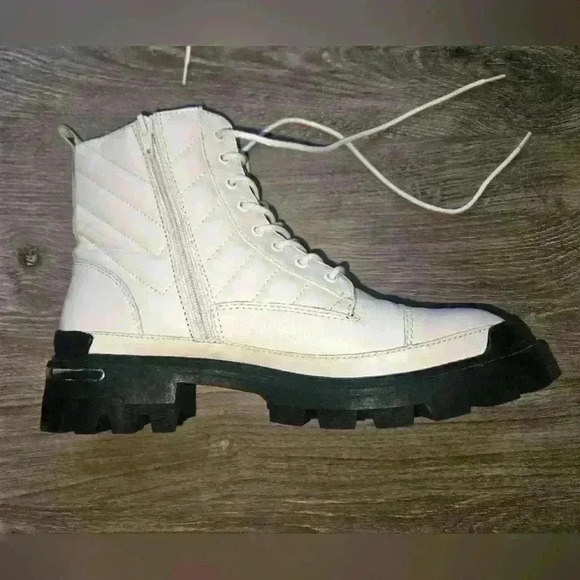 Aldo Quilt White Combat Bootie With Lug Sole Size 10 NWB - Picture 9 of 13